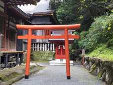 稲荷神社と春日神社