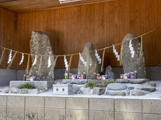 神門横の猿田彦神石碑