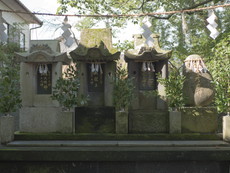 石祠（大神宮、八大龍王、猿田彦大神、淡島大明神）