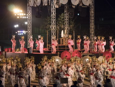山鹿燈籠祭：千人燈籠踊り