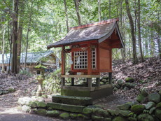 豊磐窓尊を祀る門社