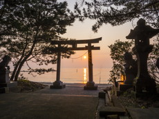 一之鳥居から奈多海岸と市杵島