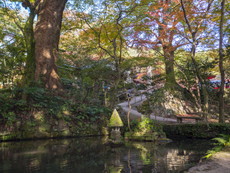 放生池の弁財天